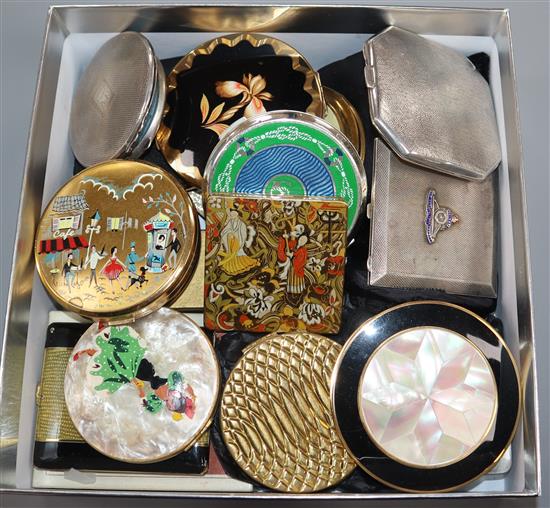 A collection of compacts (24)